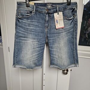 NWT Levi's Bermuda Jean shorts size 18w